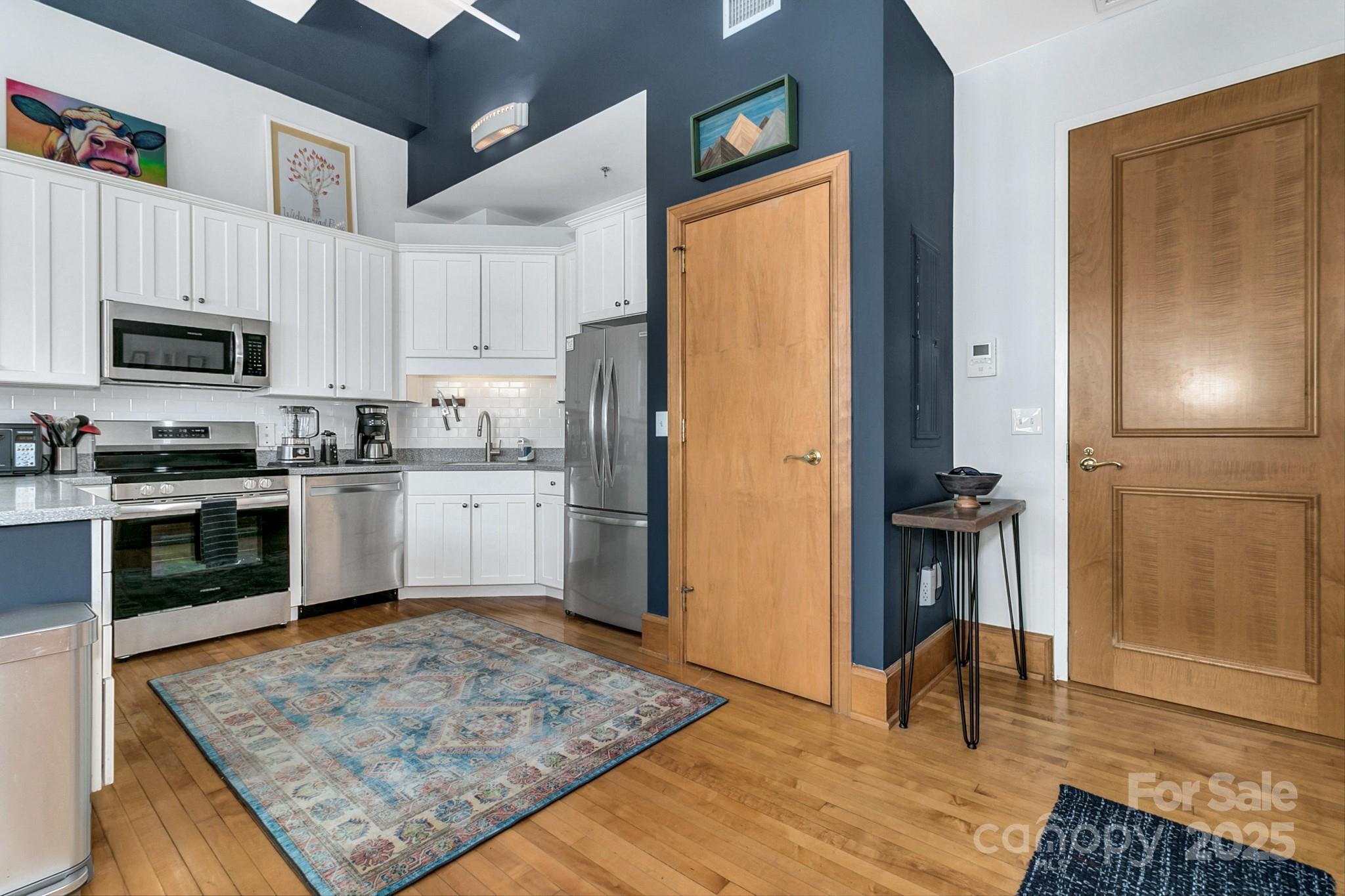 59 College Street 402 Property Photo 6