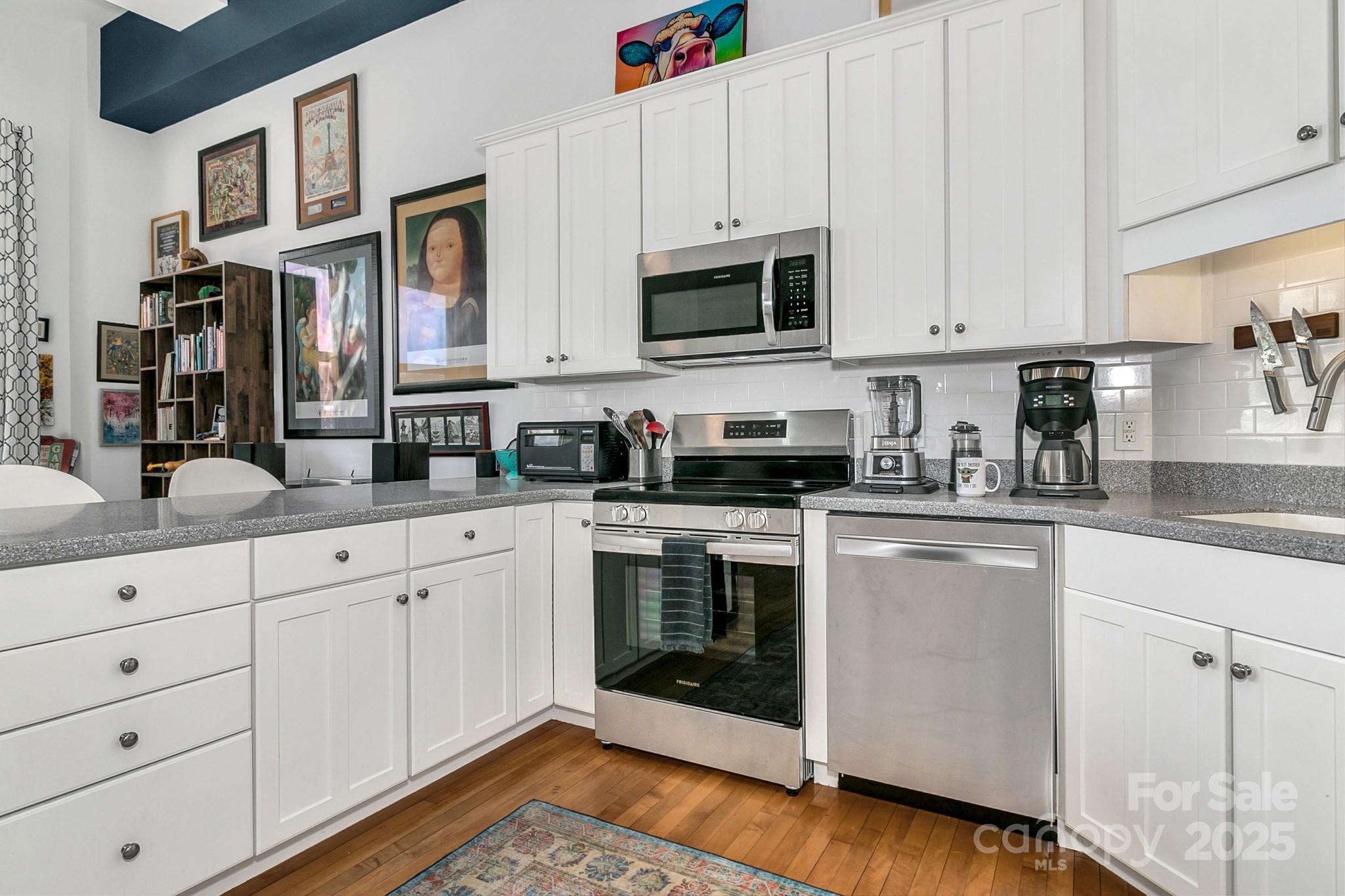 59 College Street 402 Property Photo 7