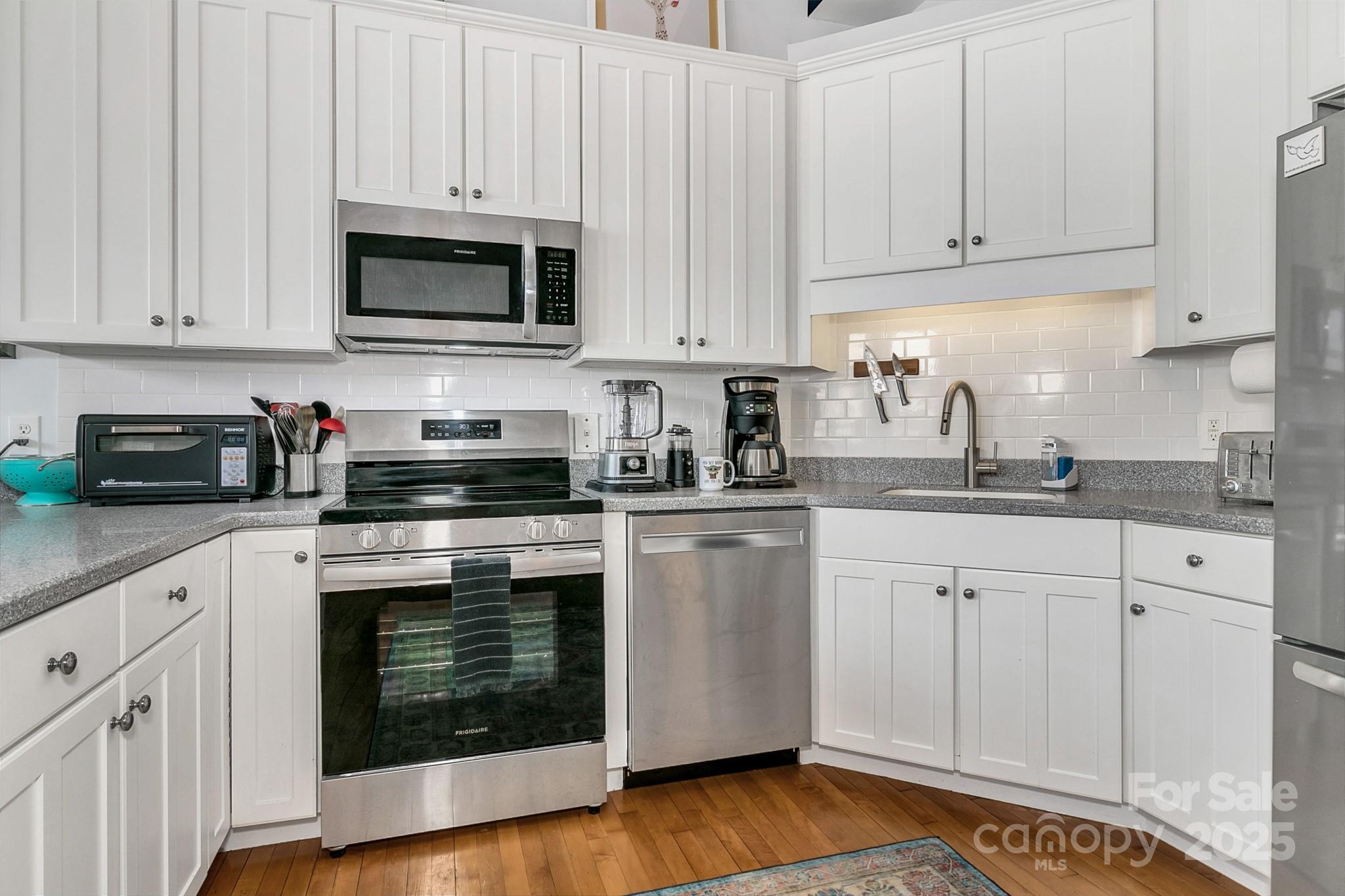 59 College Street 402 Property Photo 8