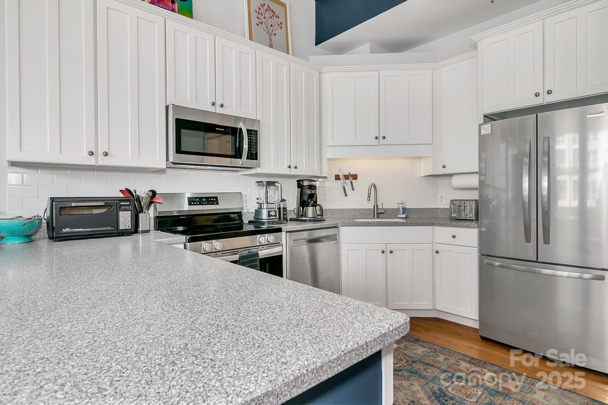 59 College Street 402 Property Photo 9