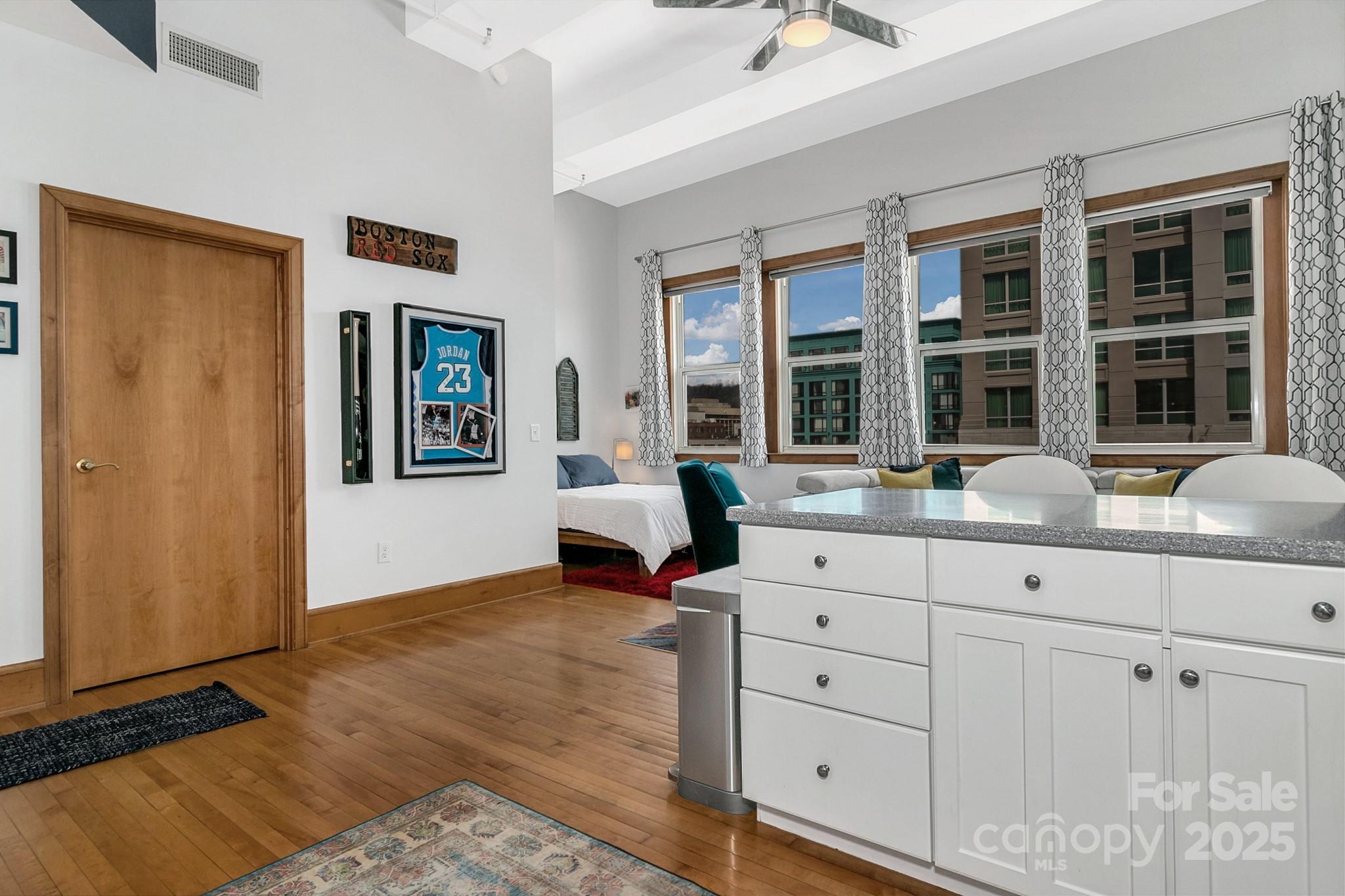 59 College Street 402 Property Photo 12