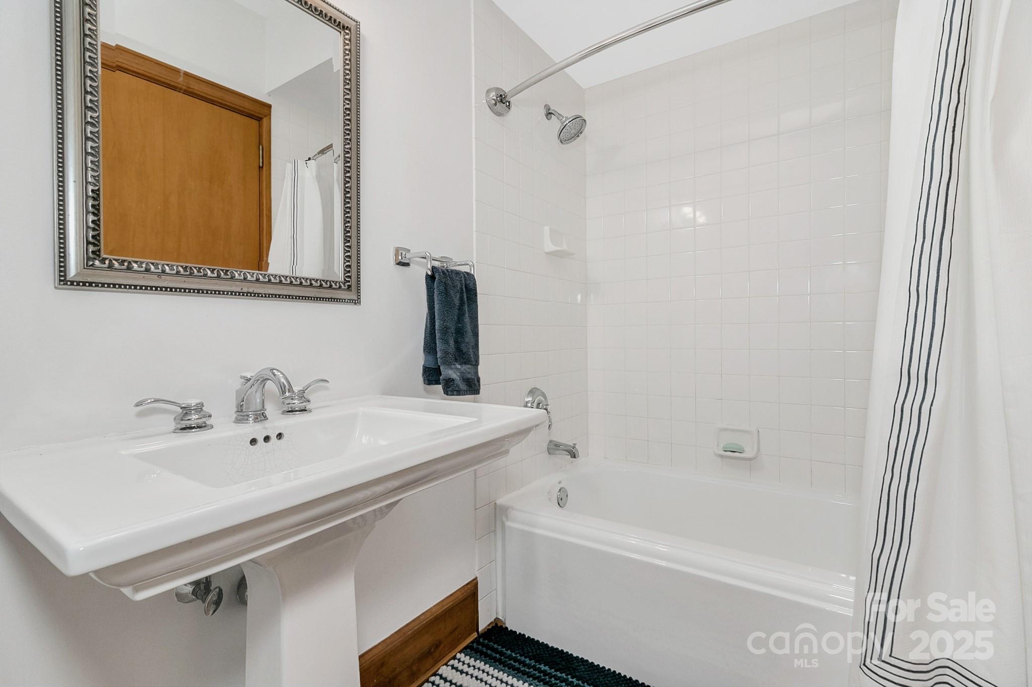 59 College Street 402 Property Photo 23