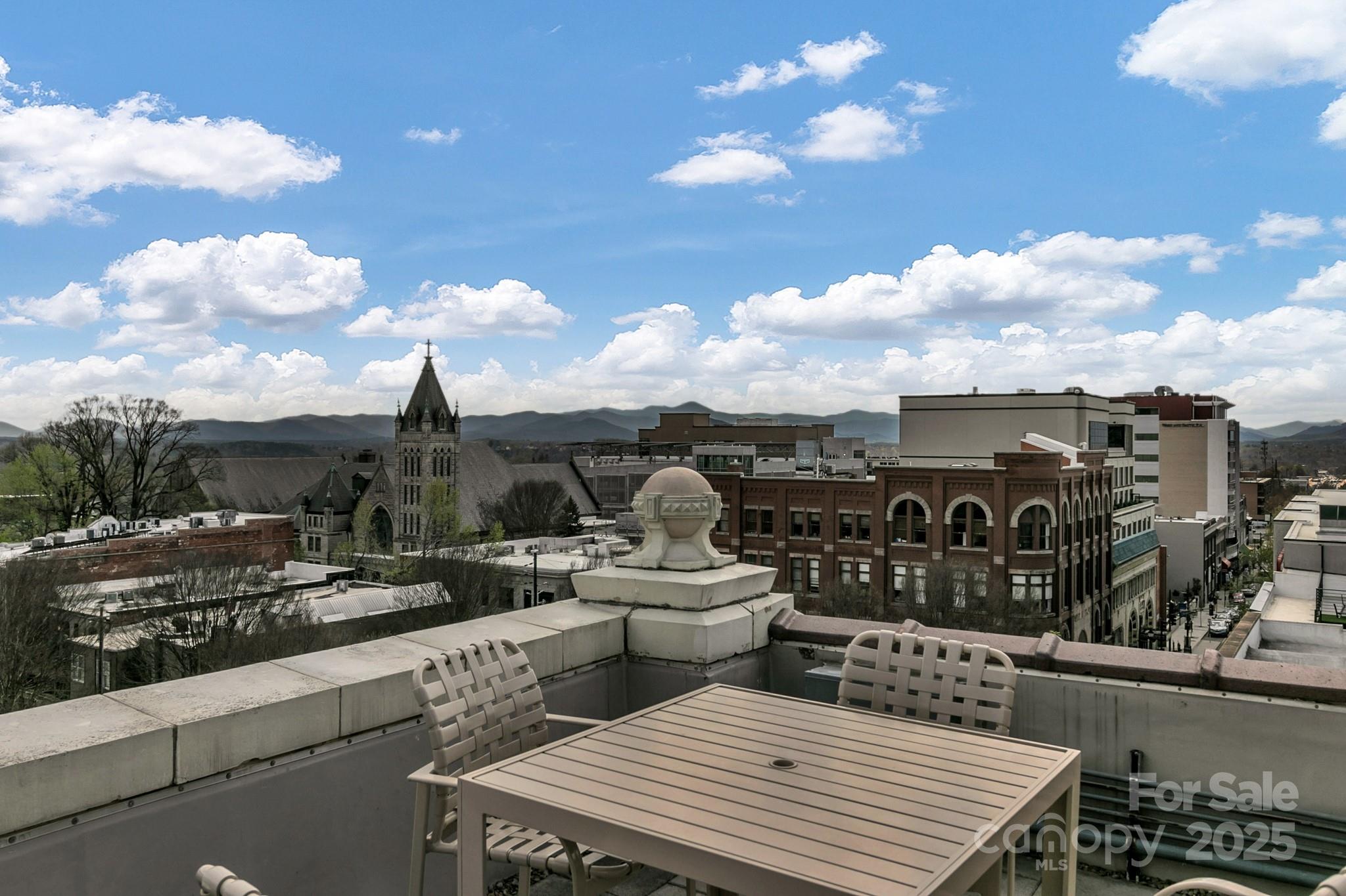 59 College Street 402 Property Photo 27