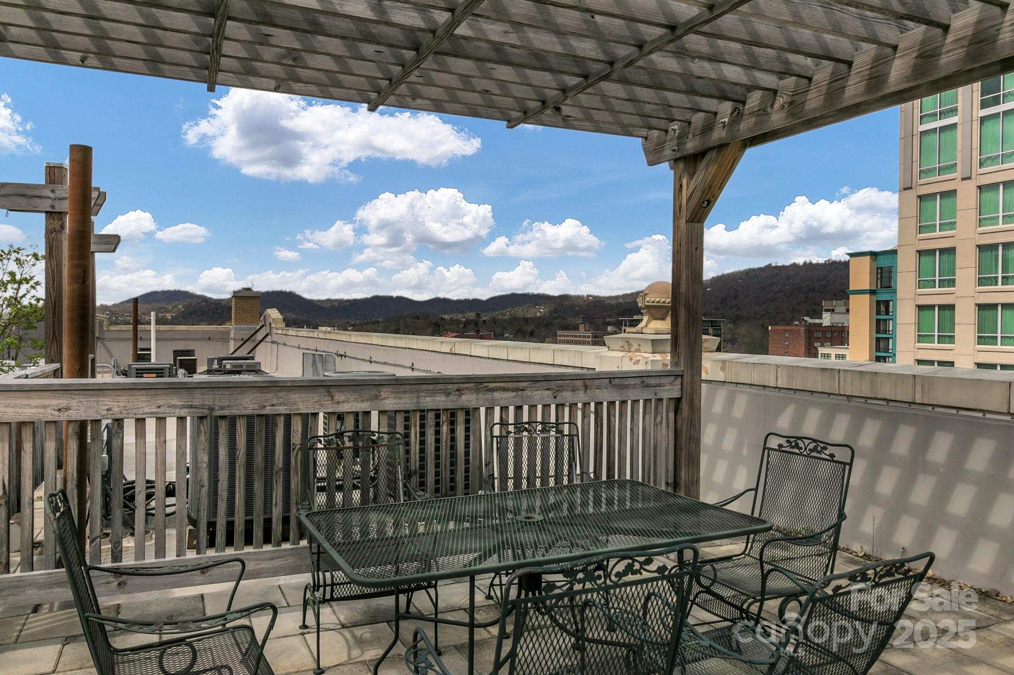59 College Street 402 Property Photo 32