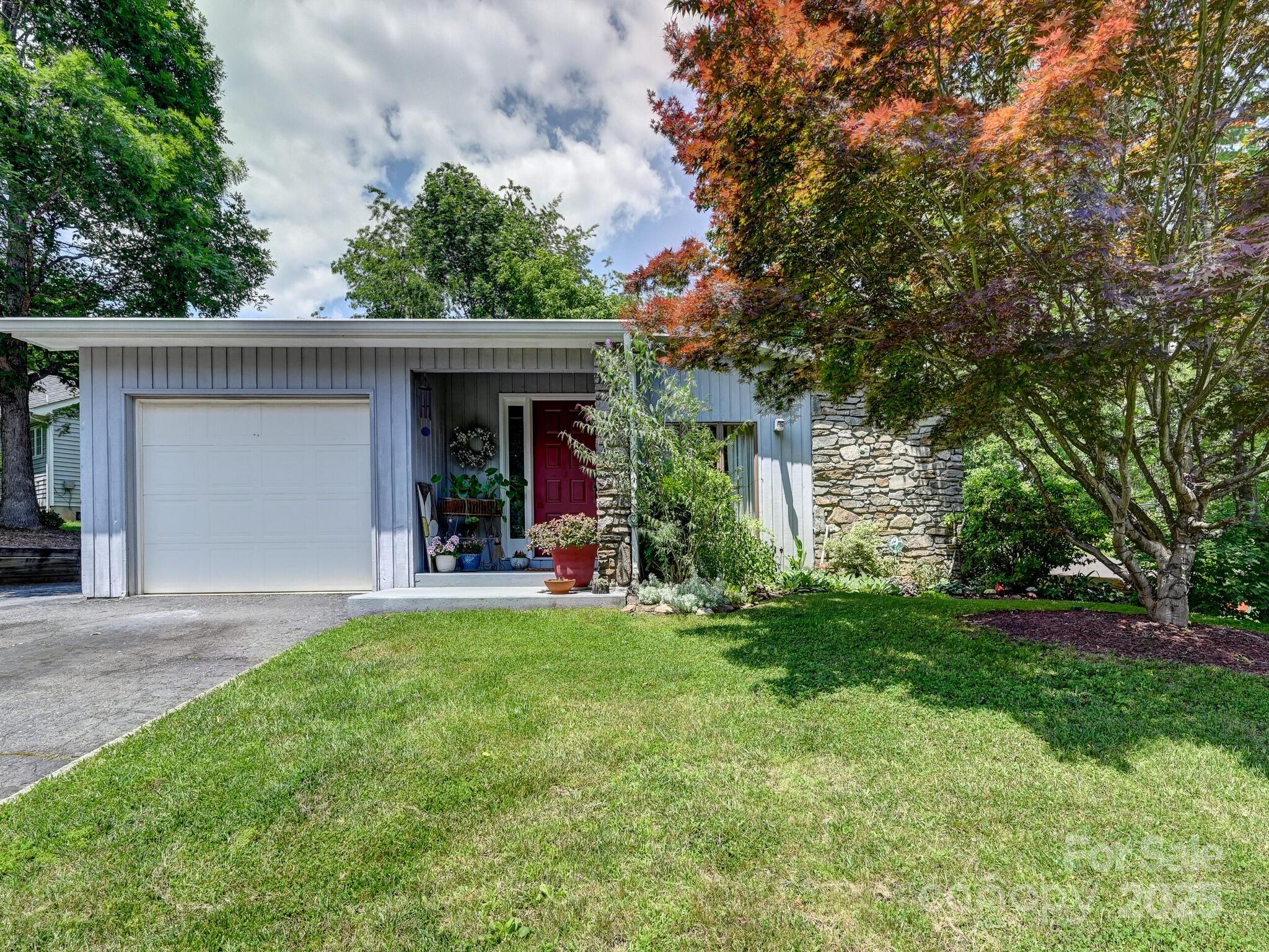 110 Aurora Drive Property Photo 1