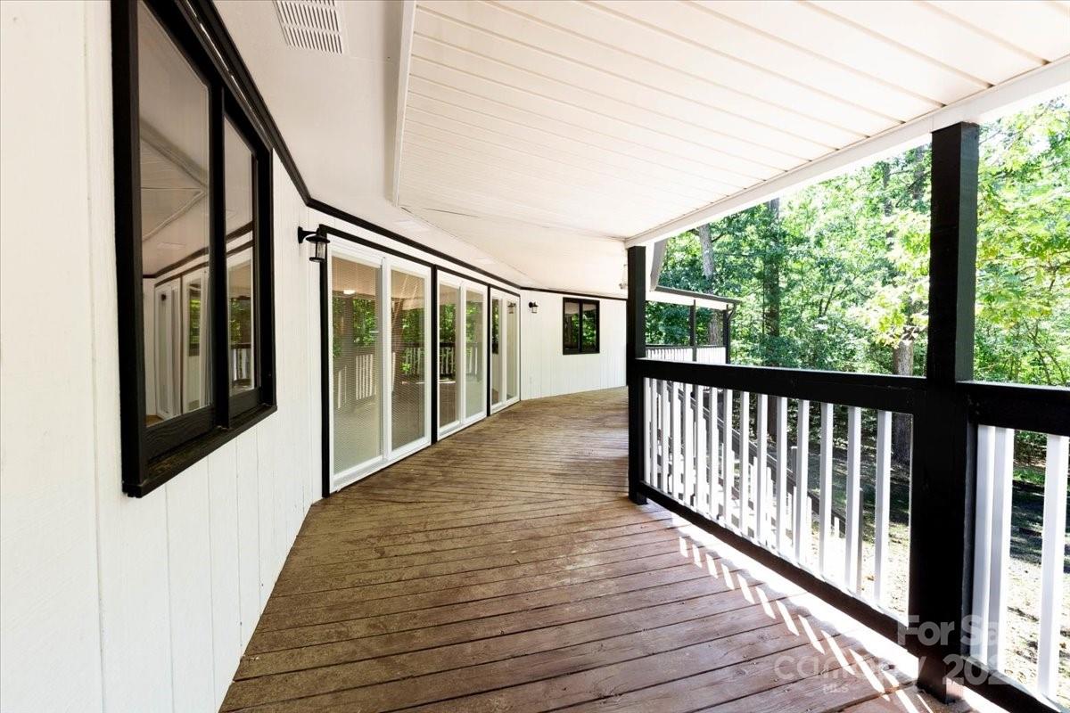 200 Lakeview Road Property Photo 4