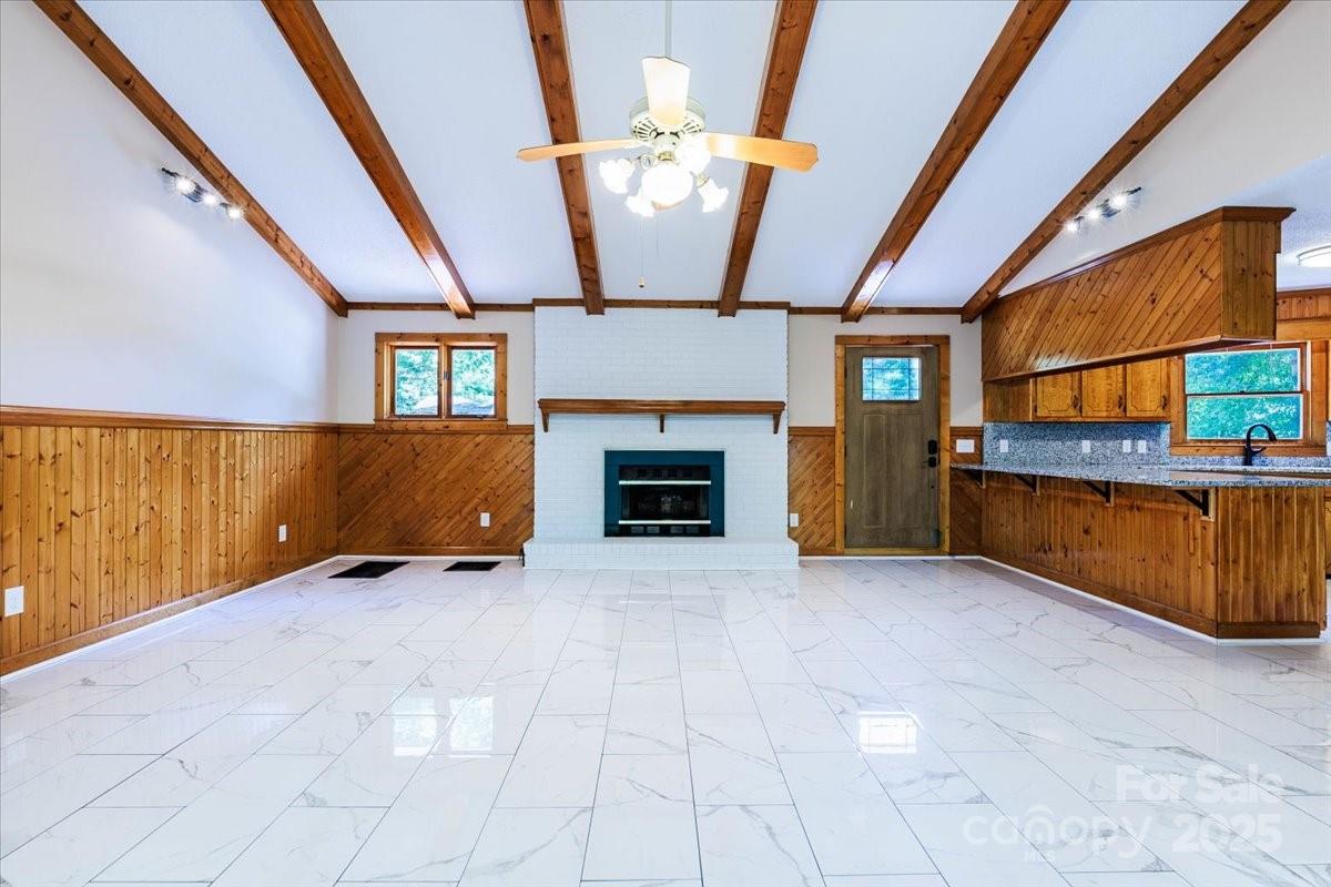 200 Lakeview Road Property Photo 5