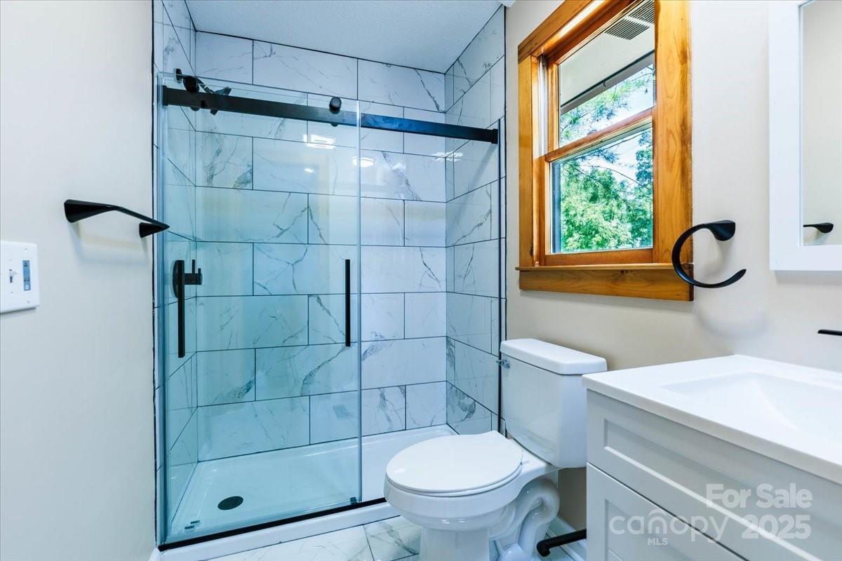 200 Lakeview Road Property Photo 10