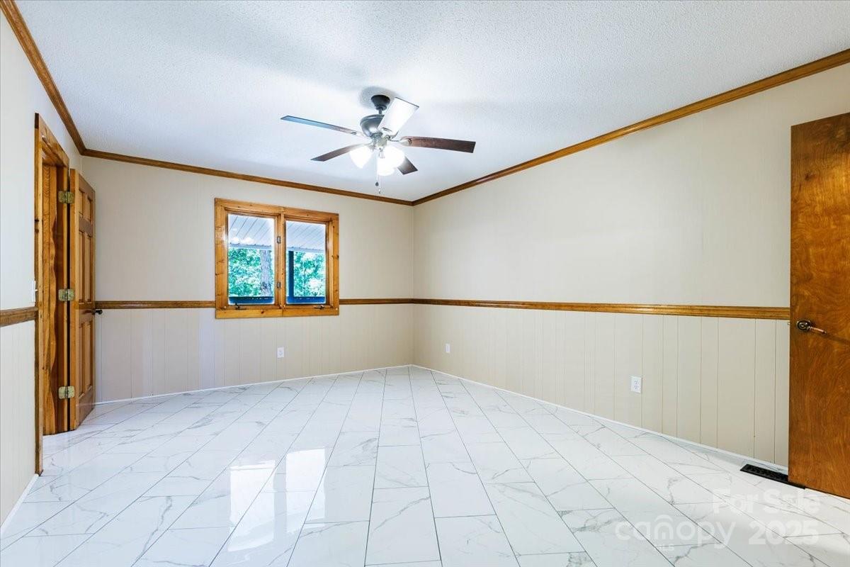 200 Lakeview Road Property Photo 11