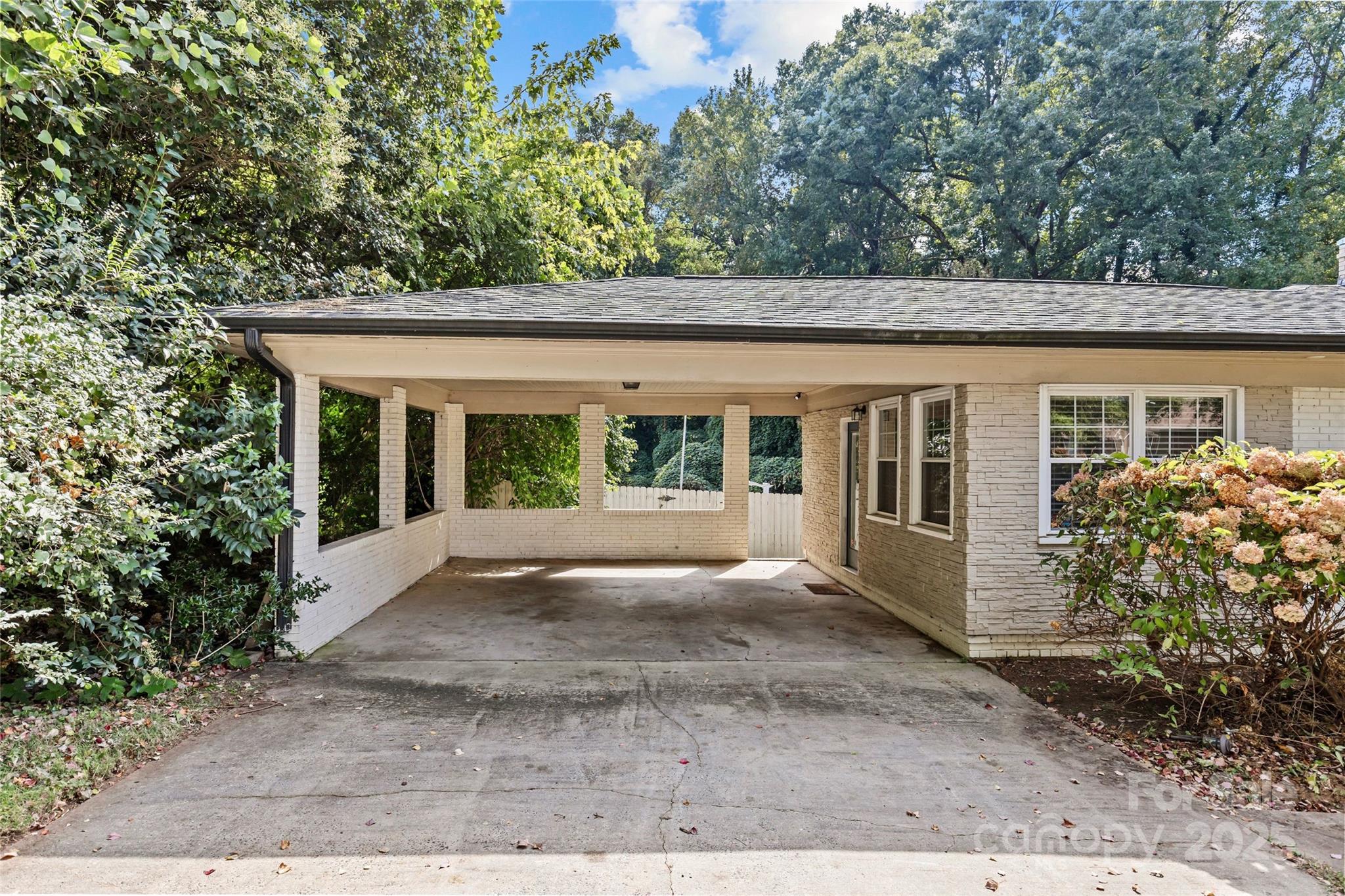 2538 Arnold Drive Property Photo 3