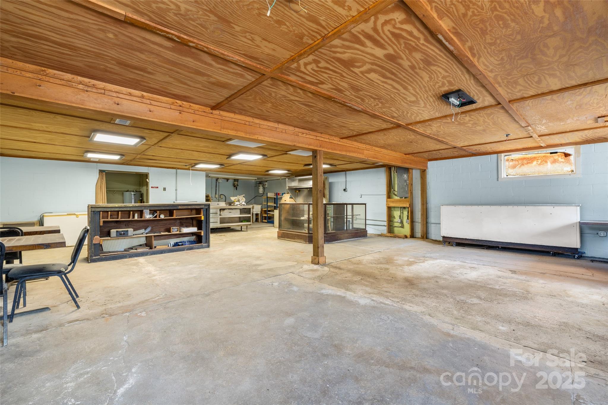 4178 Edgeland Road Property Photo 5
