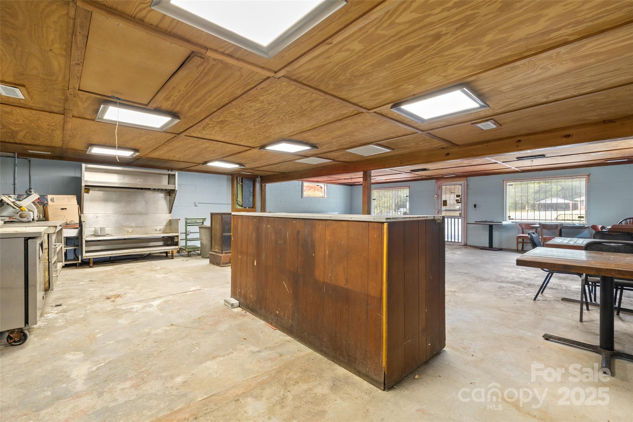 4178 Edgeland Road Property Photo 6
