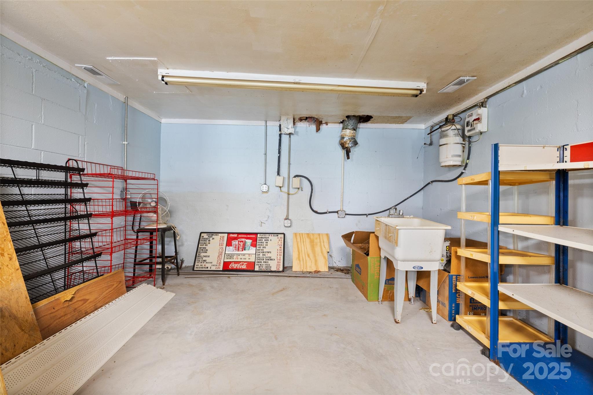 4178 Edgeland Road Property Photo 7