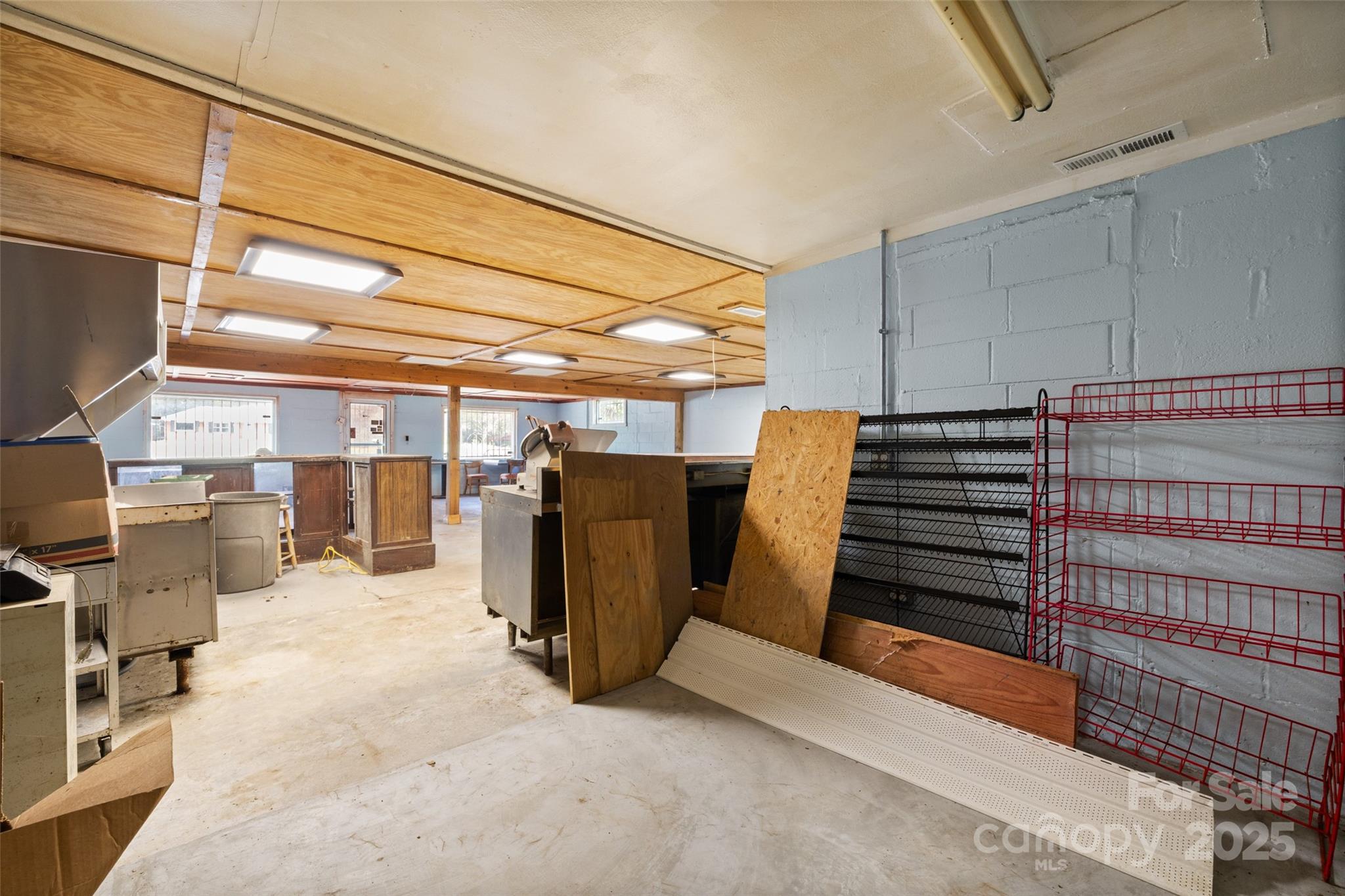 4178 Edgeland Road Property Photo 8