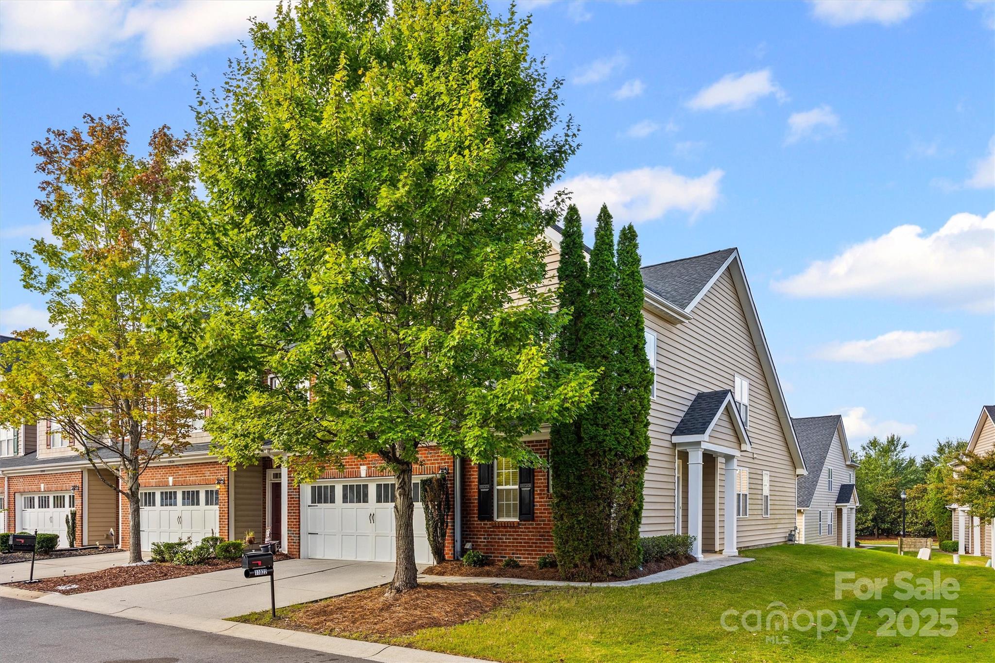 11022 Lucky Horseshoe Lane Property Photo 1