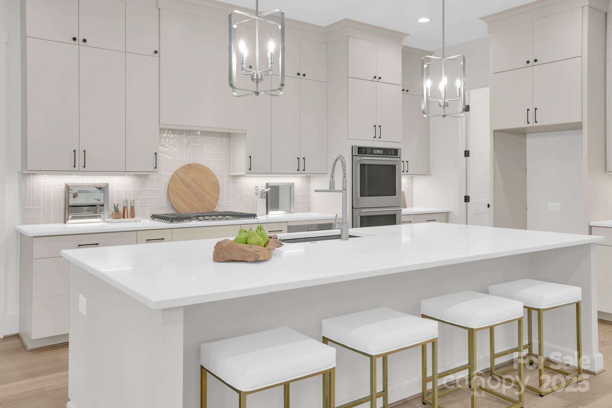 4918 Buckingham Drive Property Photo 7