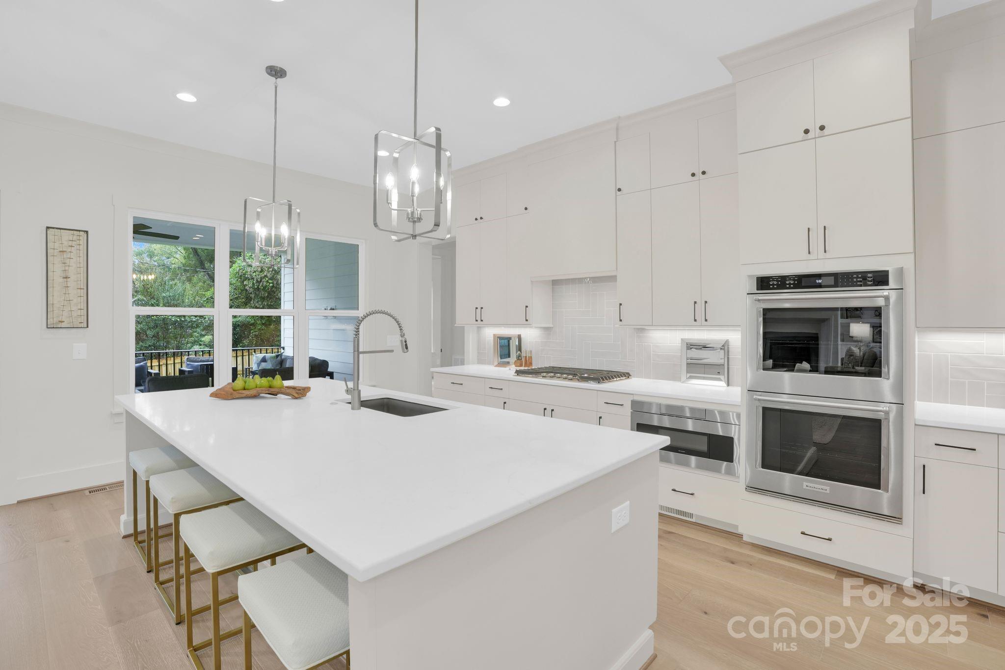 4918 Buckingham Drive Property Photo 8