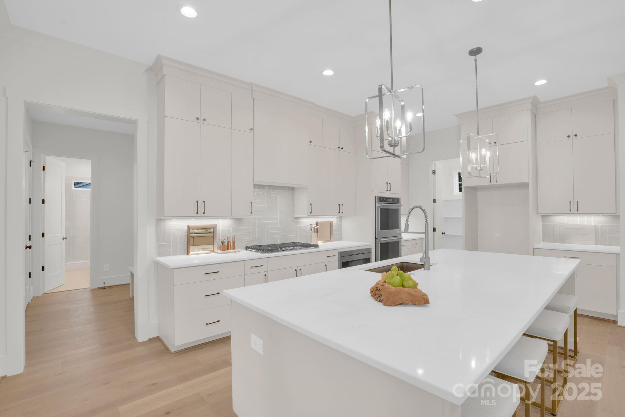 4918 Buckingham Drive Property Photo 9