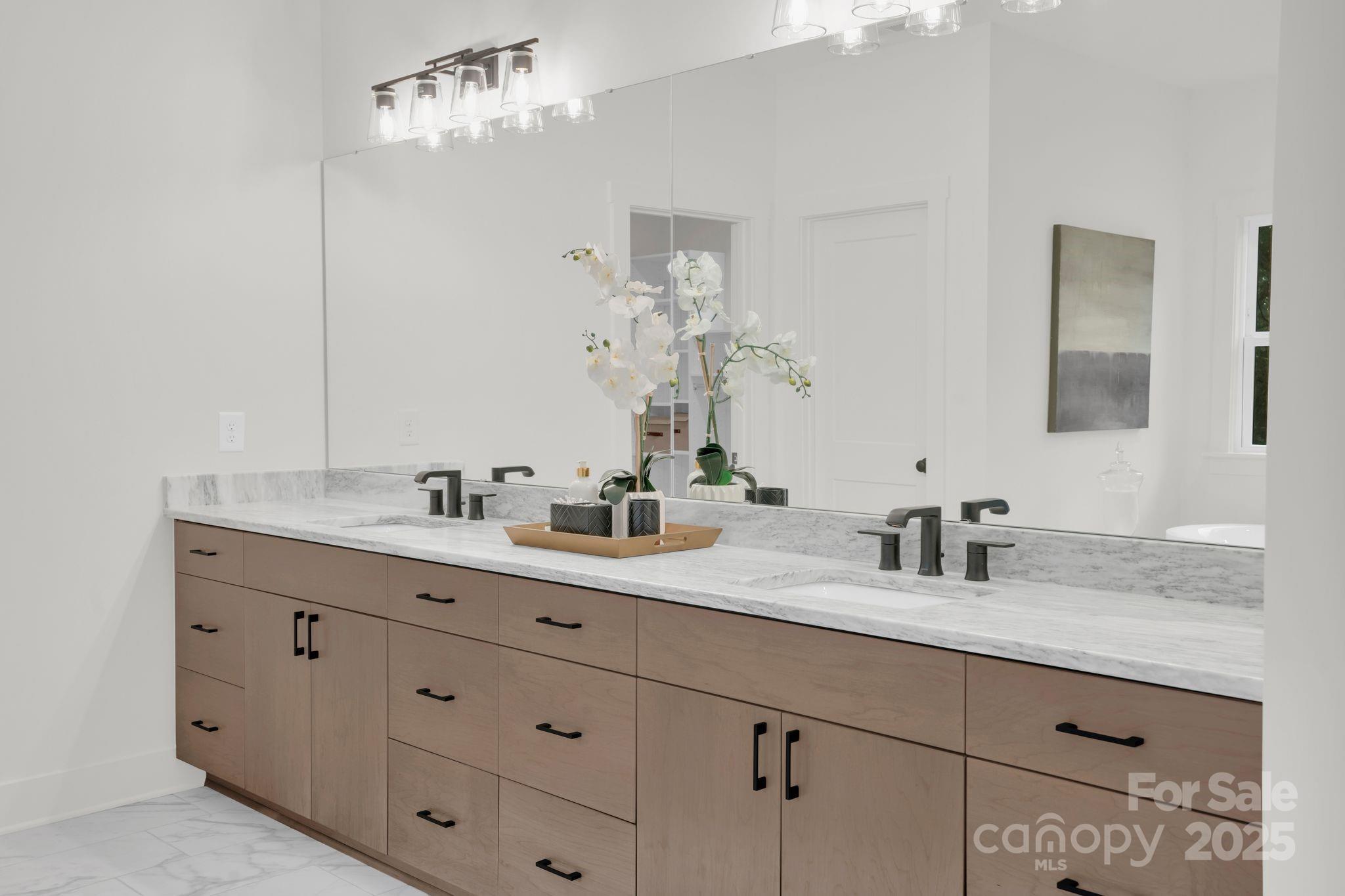 4918 Buckingham Drive Property Photo 19