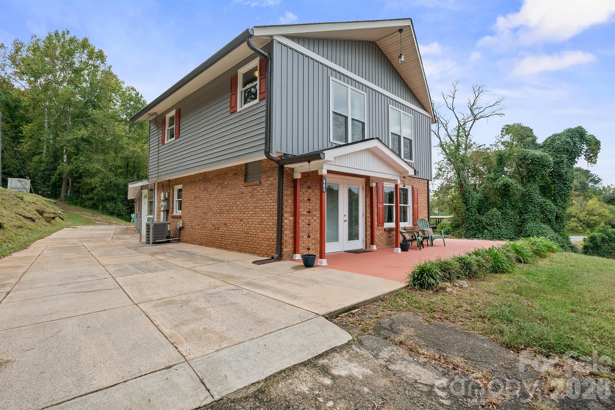 801 N Grove Street Property Photo 4