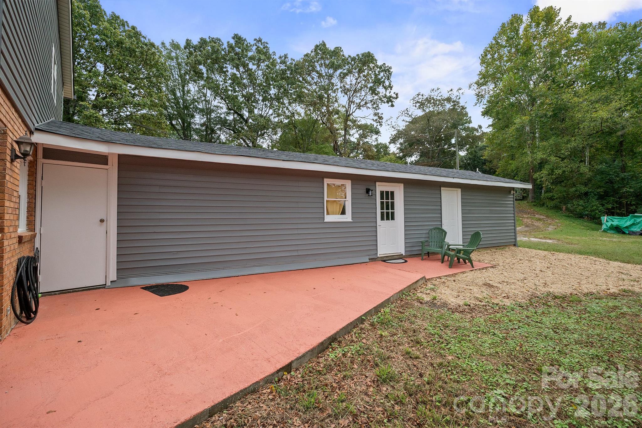 801 N Grove Street Property Photo 5