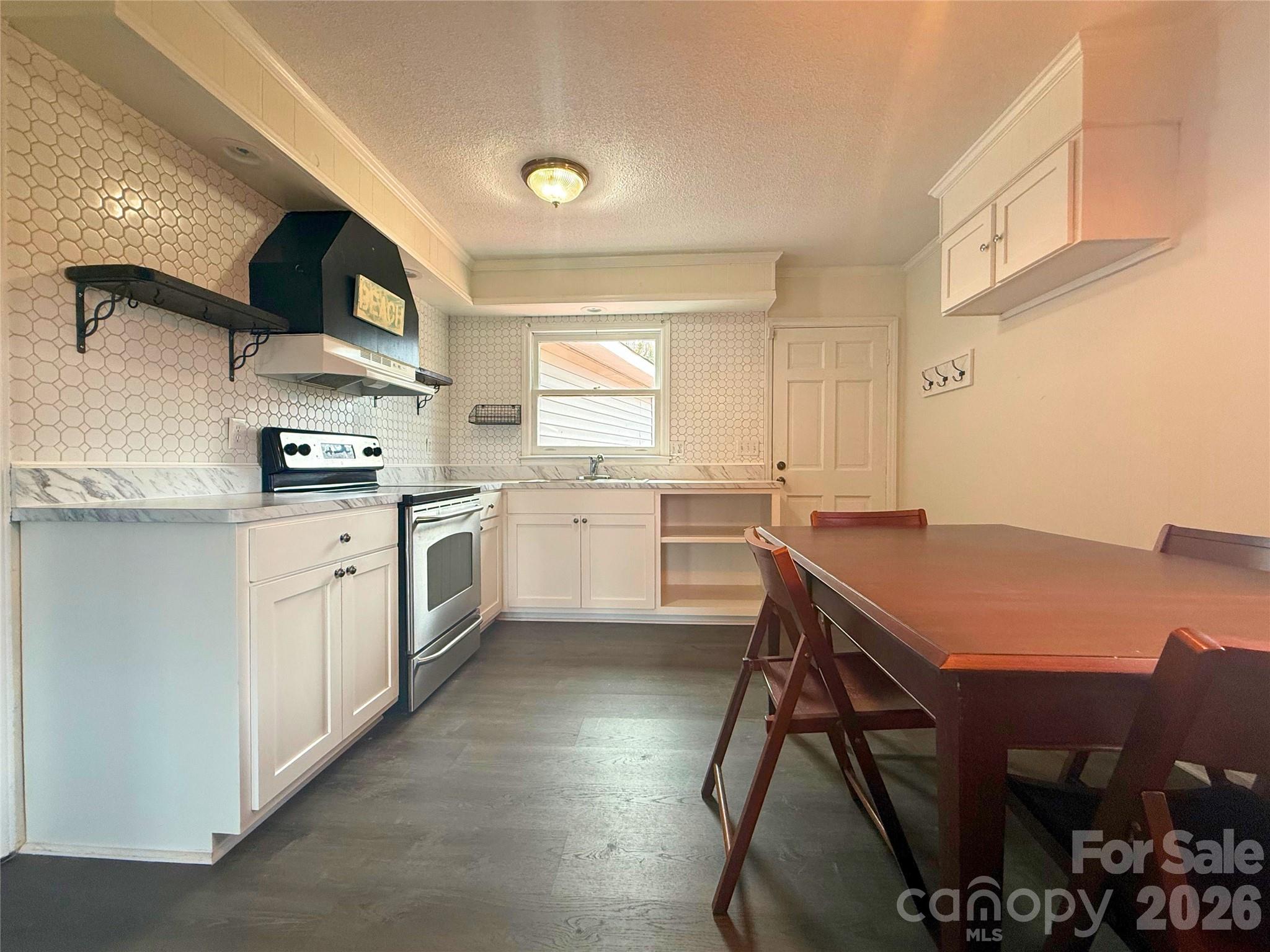 801 N Grove Street Property Photo 8