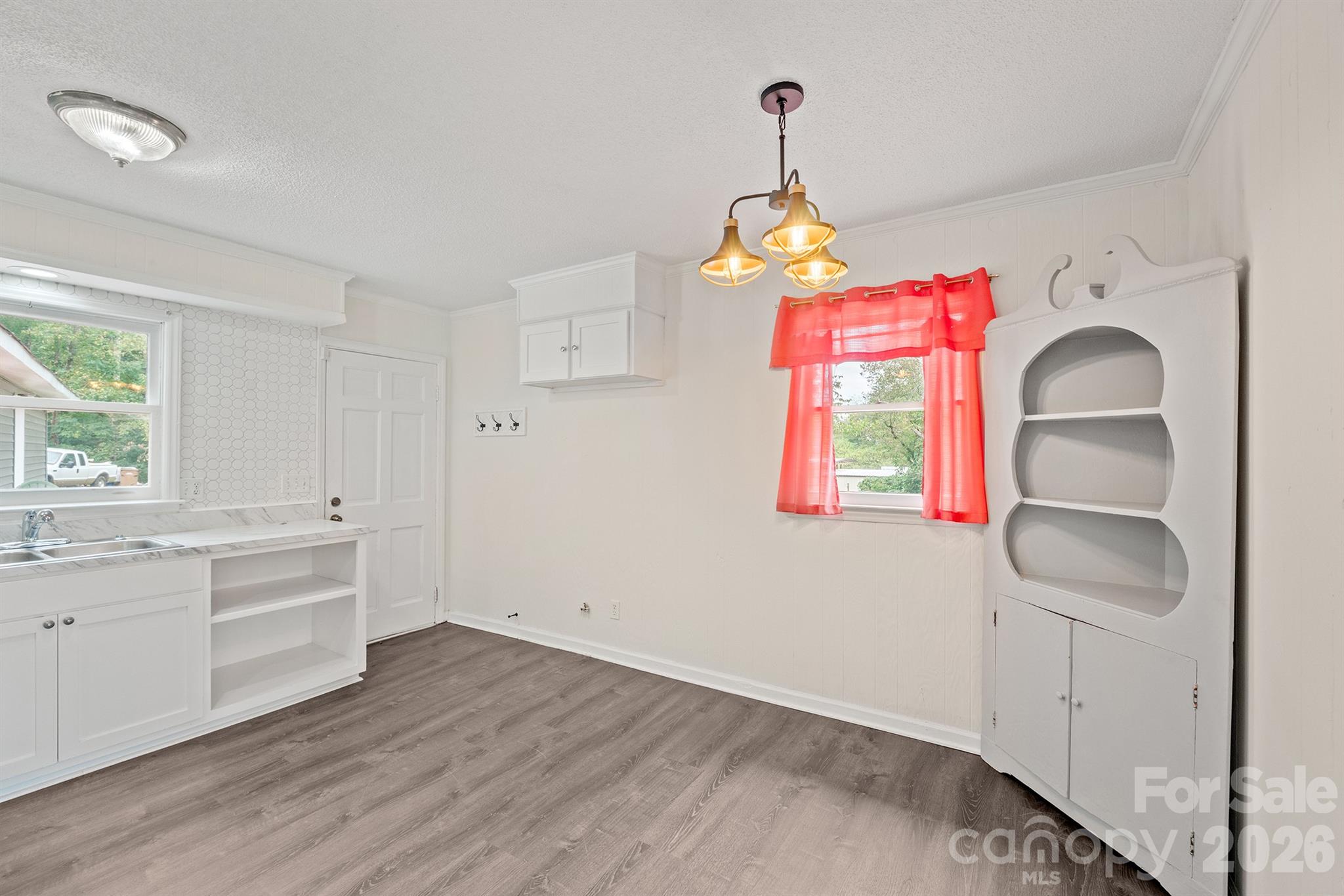 801 N Grove Street Property Photo 10