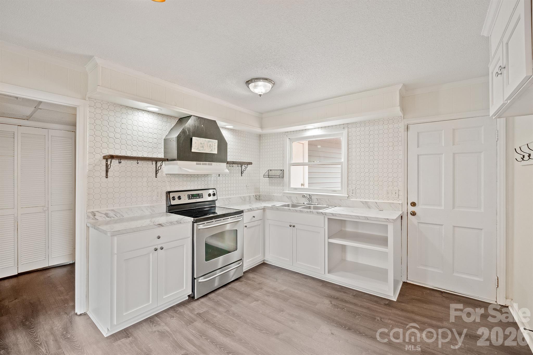 801 N Grove Street Property Photo 11