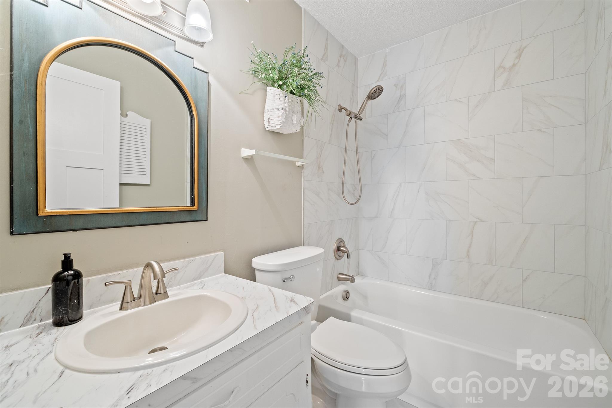 801 N Grove Street Property Photo 25