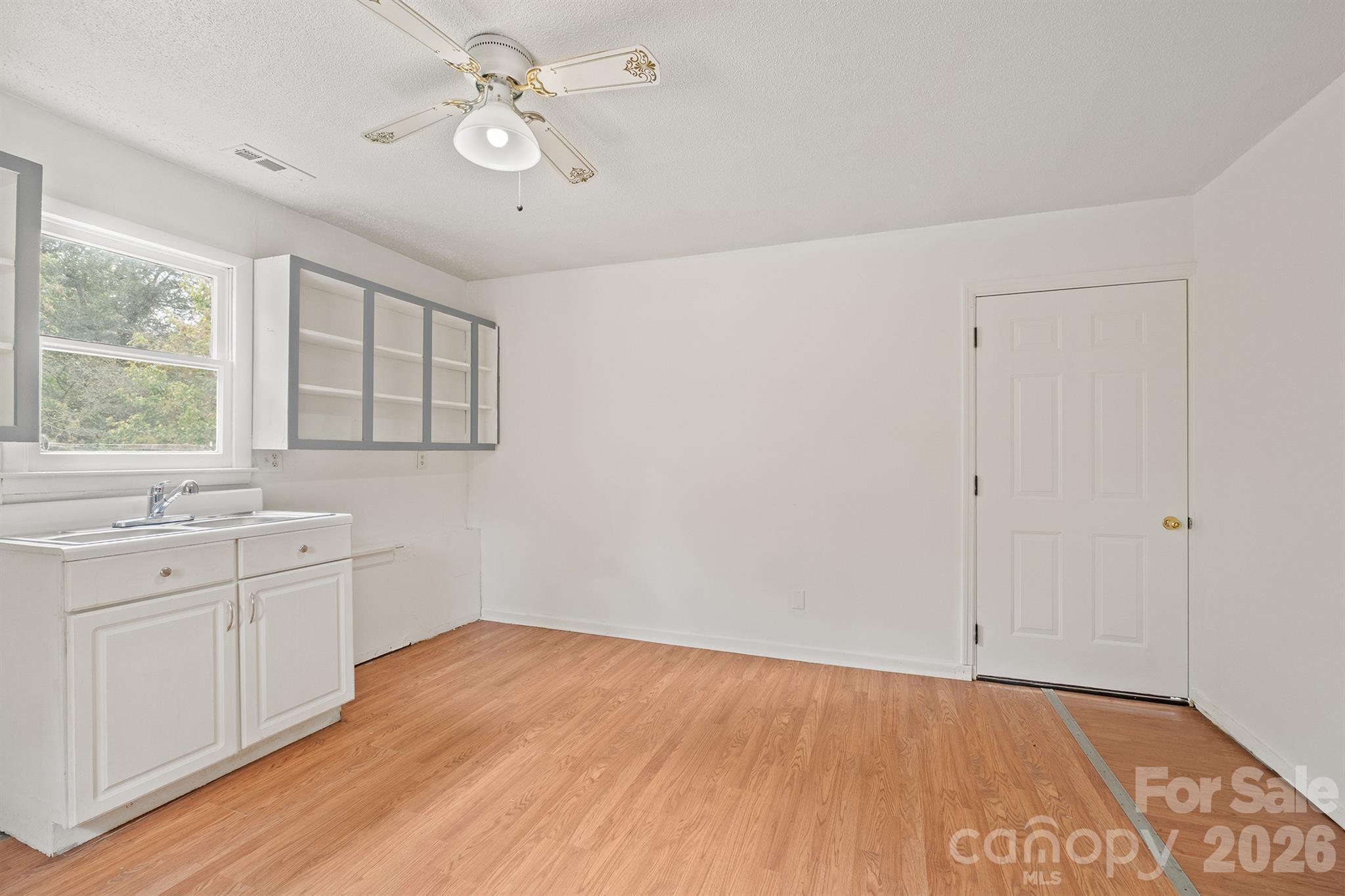 801 N Grove Street Property Photo 32