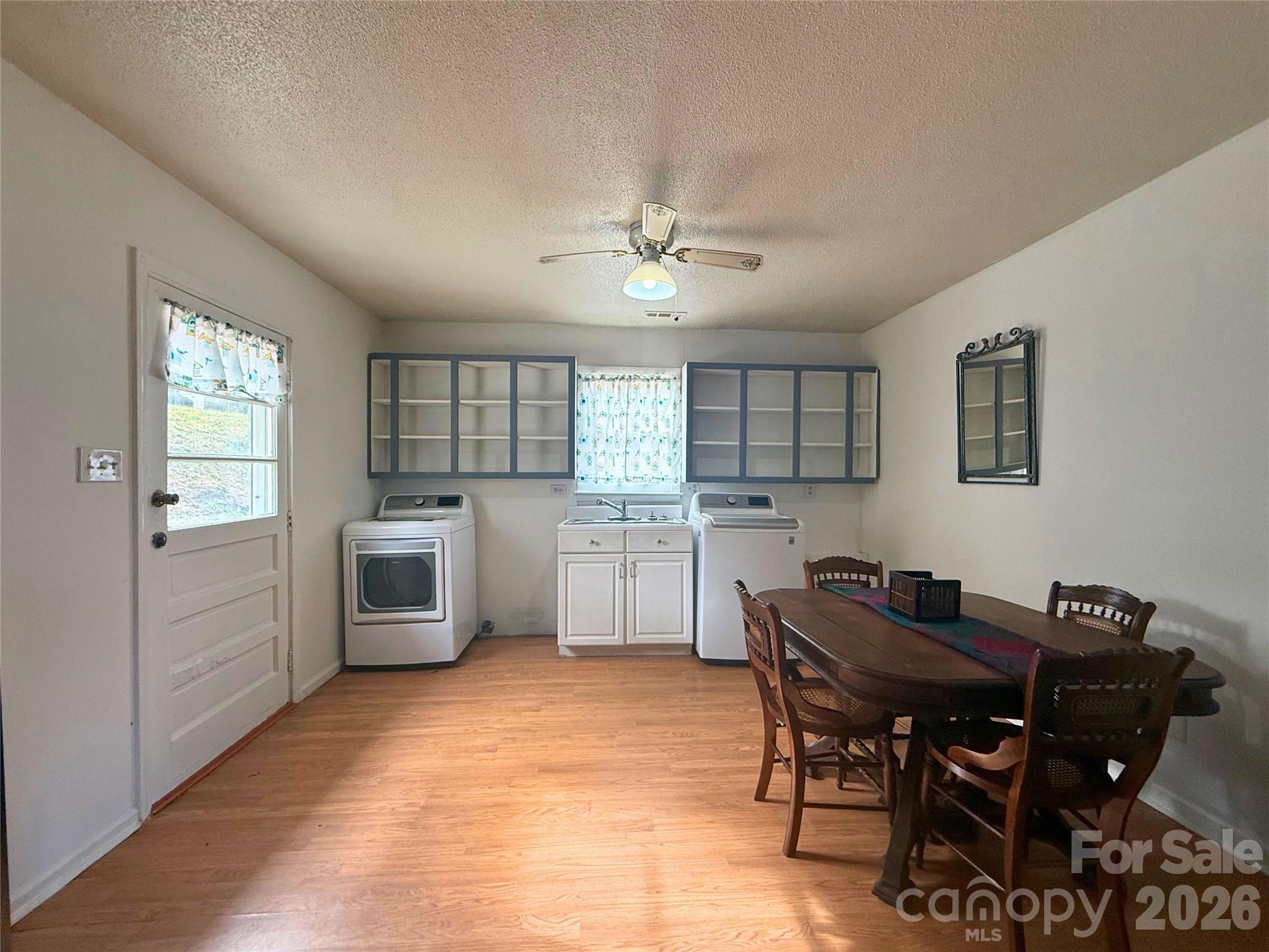 801 N Grove Street Property Photo 33