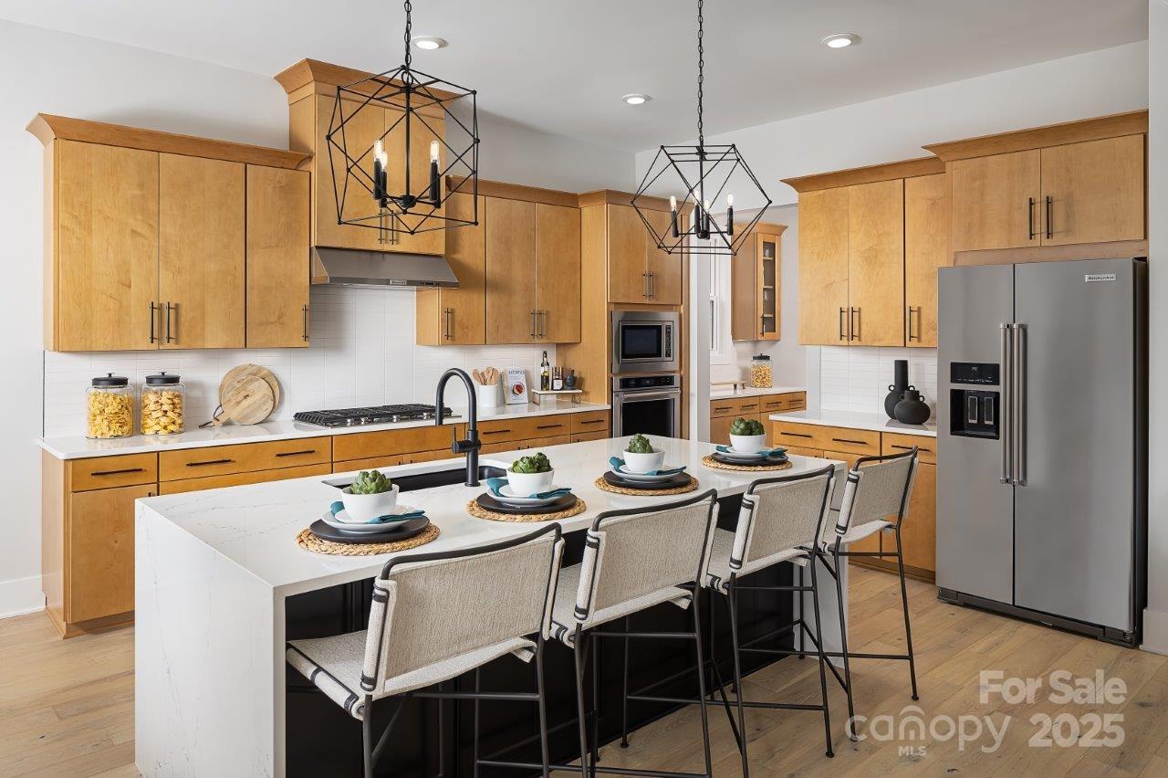 4125 Eastover Glen Road 346 Property Photo 3