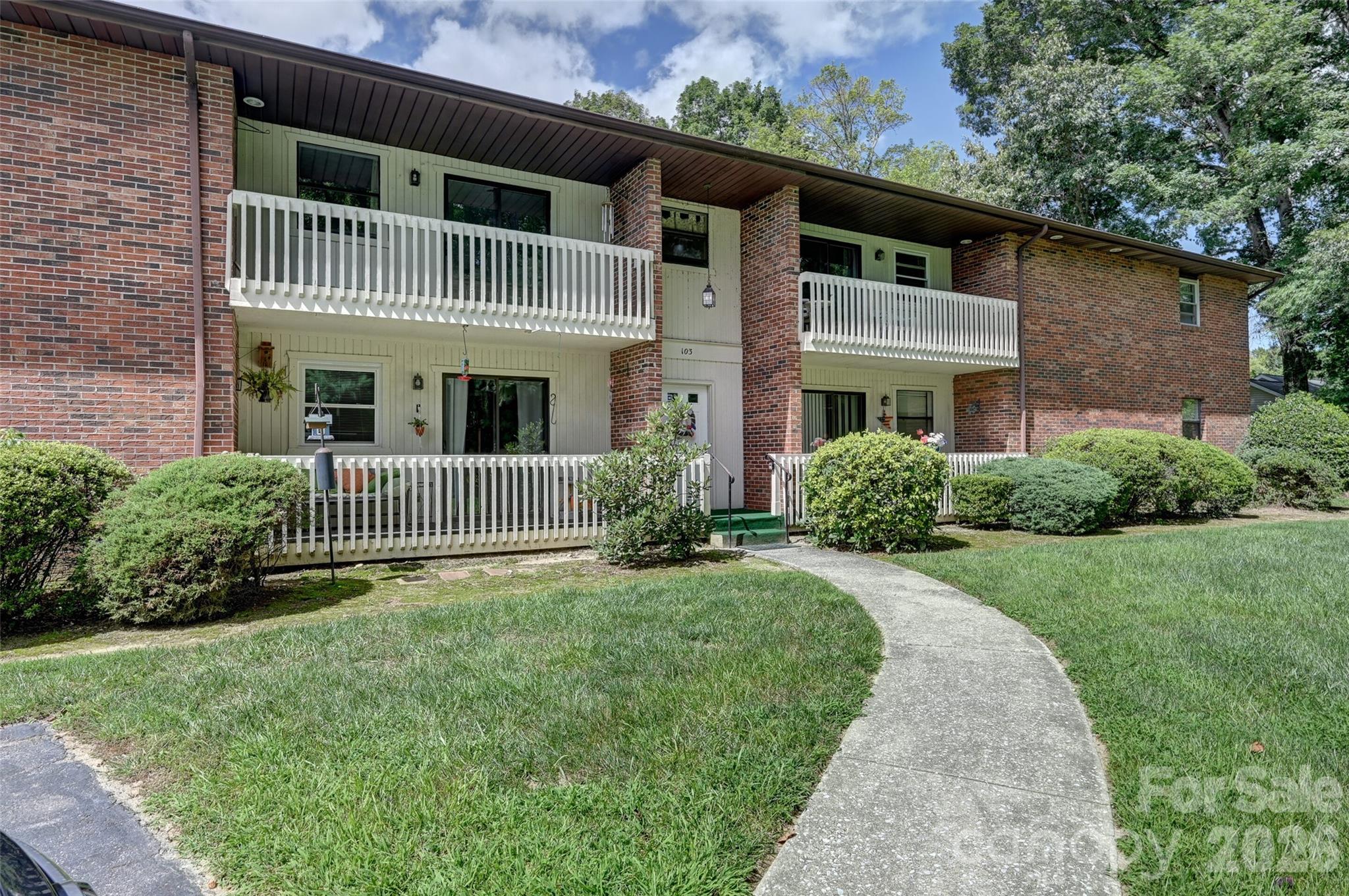 103 Oakwood Place 3 Property Photo 3
