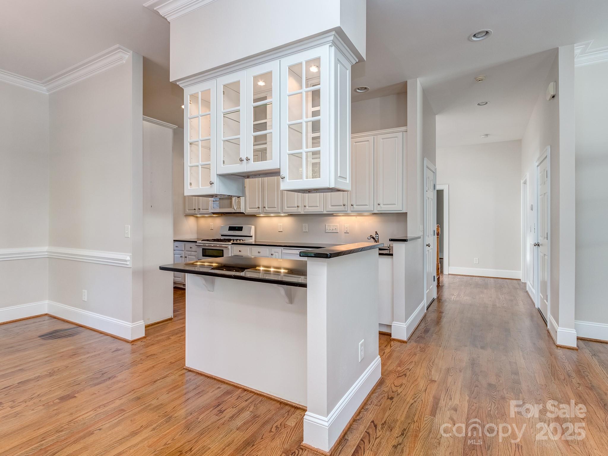 5227 Beacon Court Property Photo 3