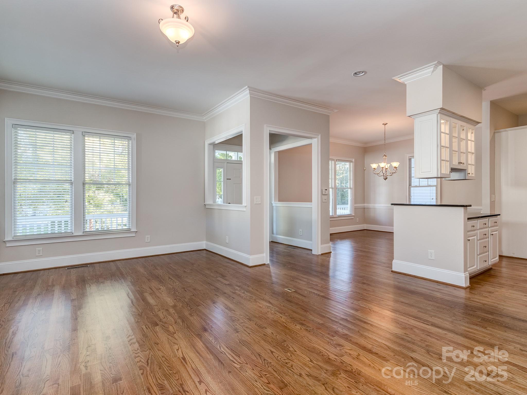 5227 Beacon Court Property Photo 4