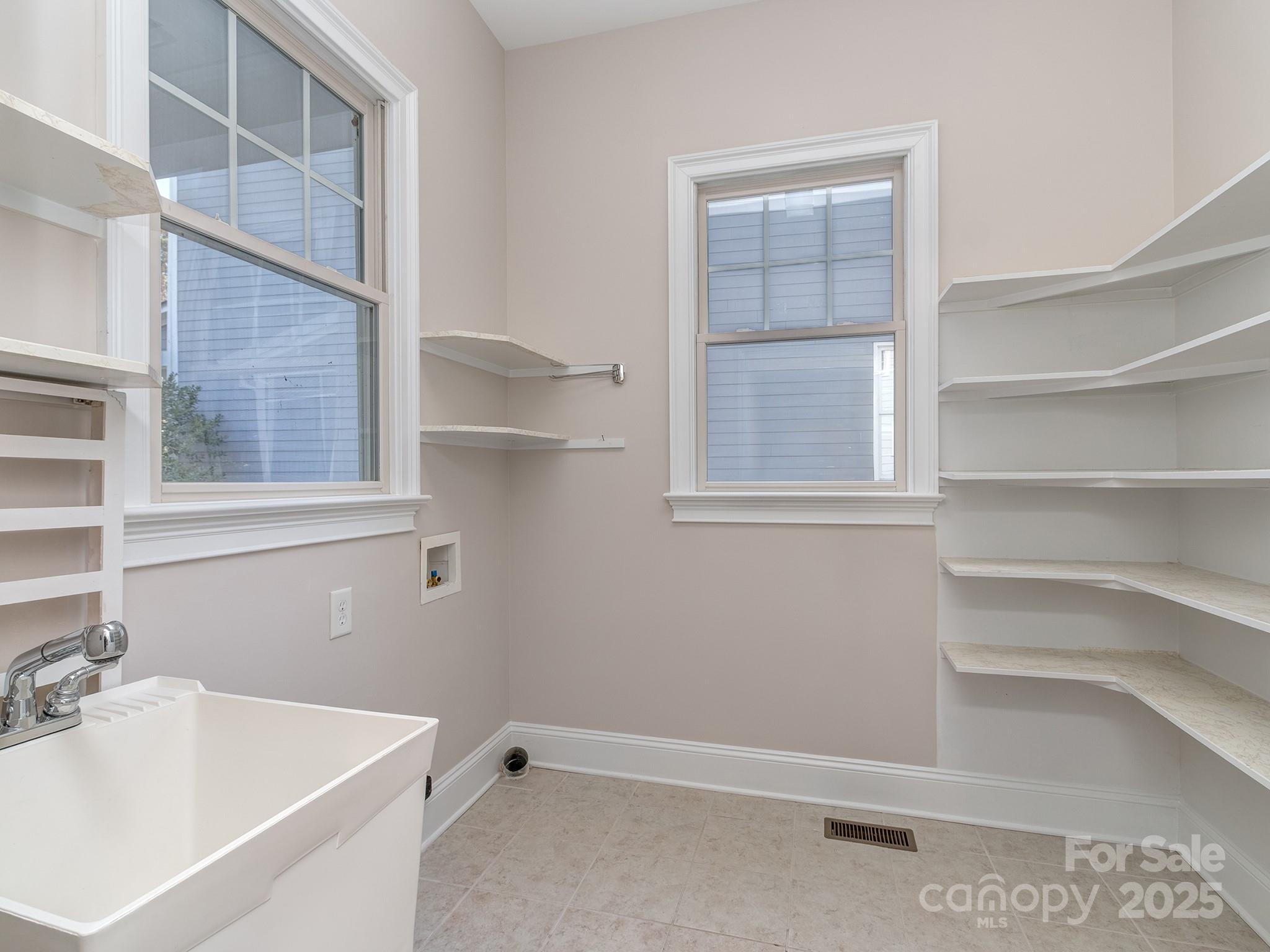 5227 Beacon Court Property Photo 12