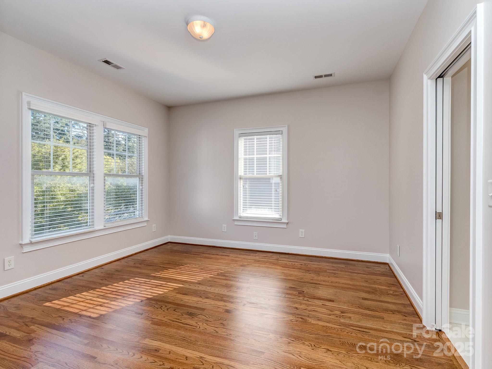 5227 Beacon Court Property Photo 25