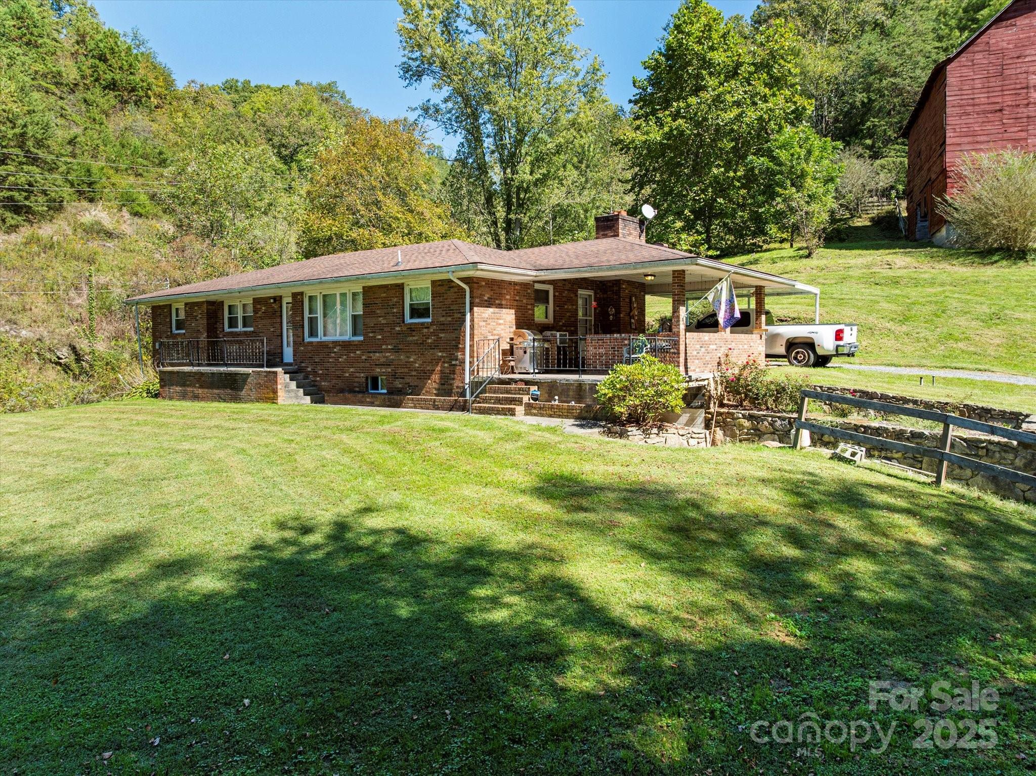1623 Ammons Branch Road Property Photo 1