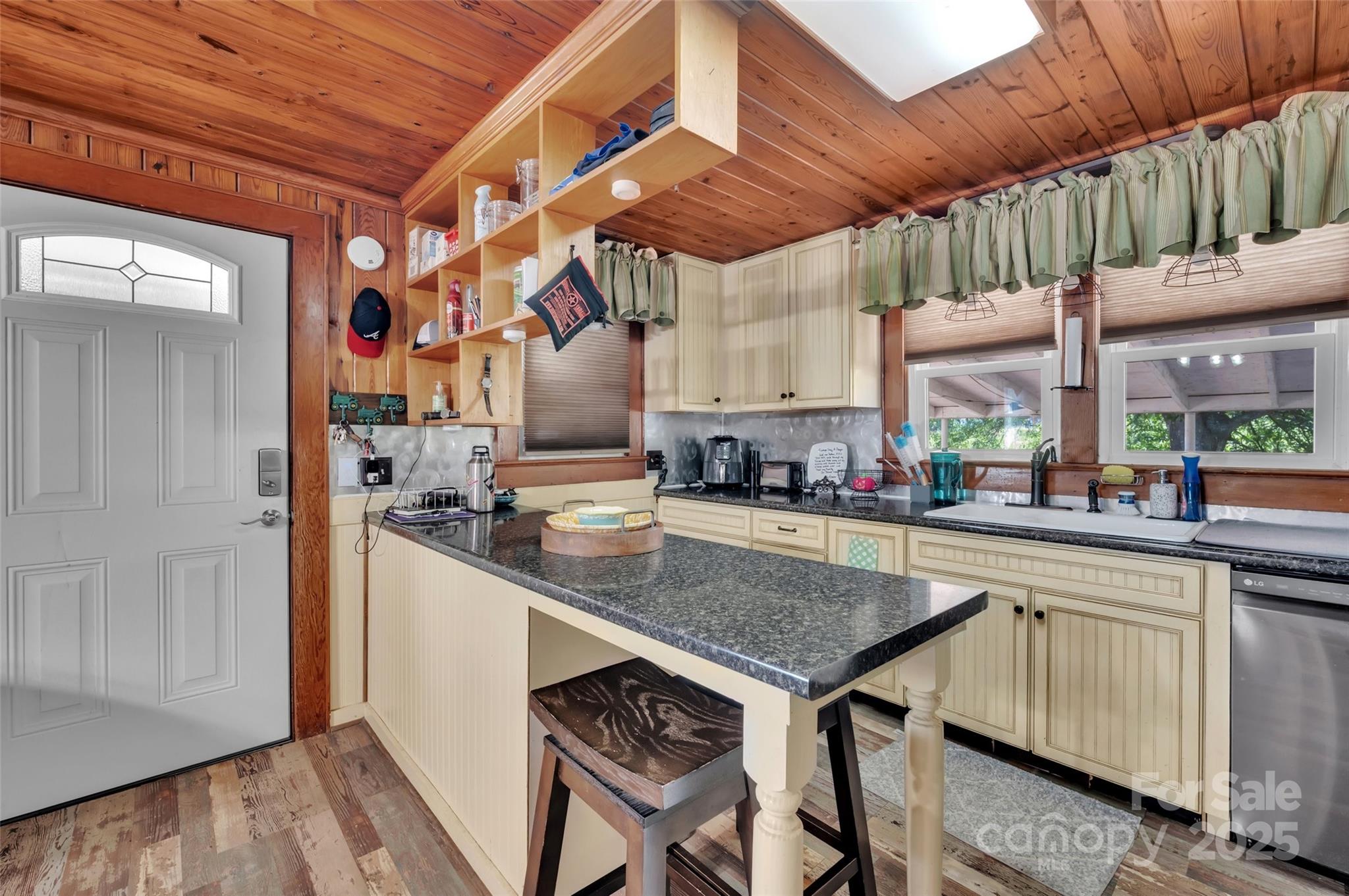 162 Wortman Drive Property Photo 5