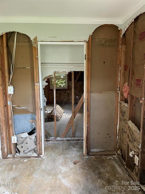 1124 Riverside Drive Property Photo 2