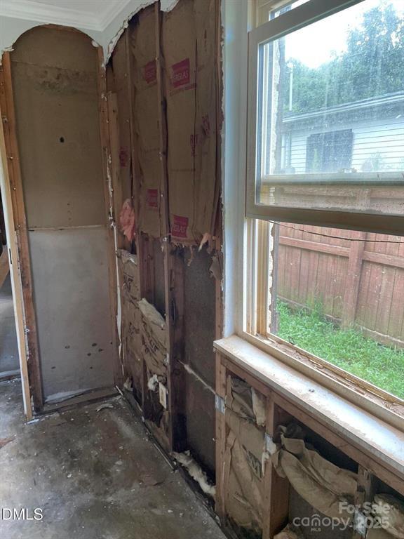 1124 Riverside Drive Property Photo 5