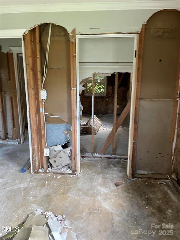 1124 Riverside Drive Property Photo 6