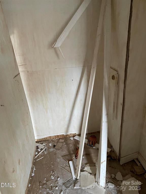 1124 Riverside Drive Property Photo 8