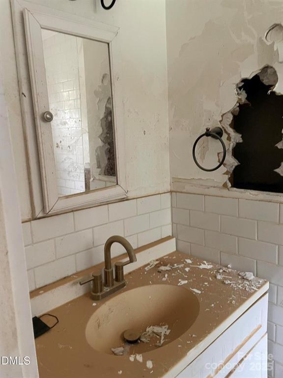 1124 Riverside Drive Property Photo 10
