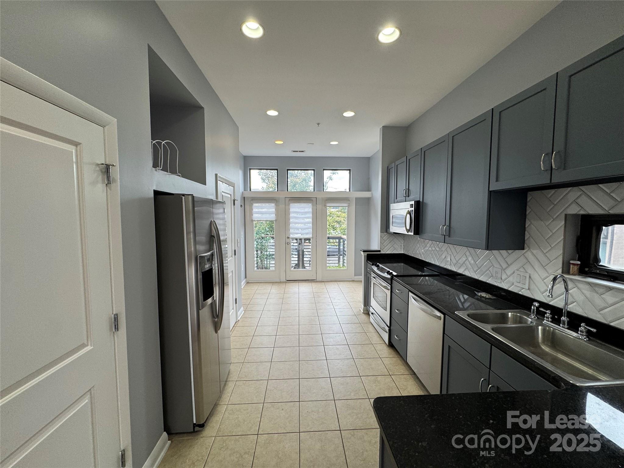 559 New Bern Station Court Property Photo 5