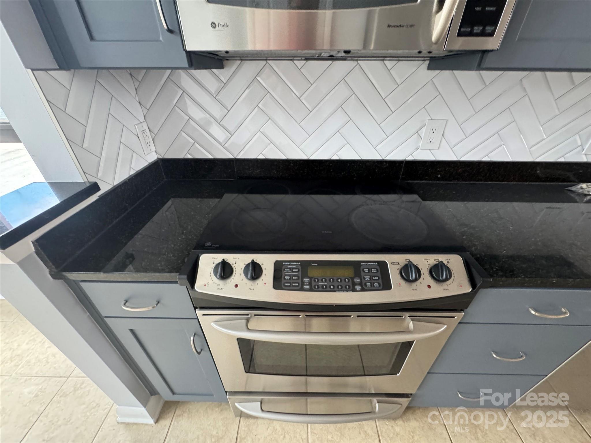 559 New Bern Station Court Property Photo 12