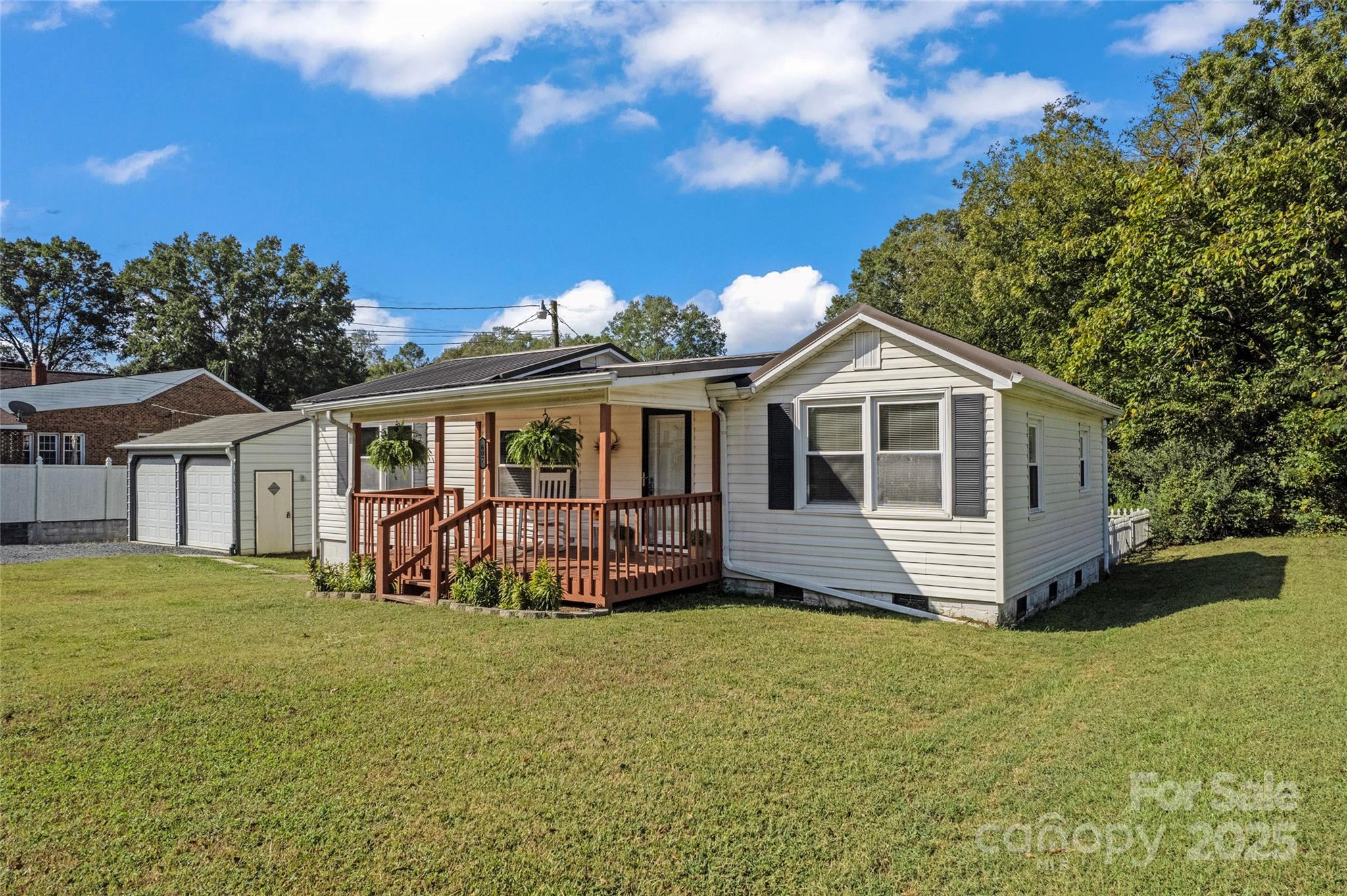 607 Ross Street Property Photo 2