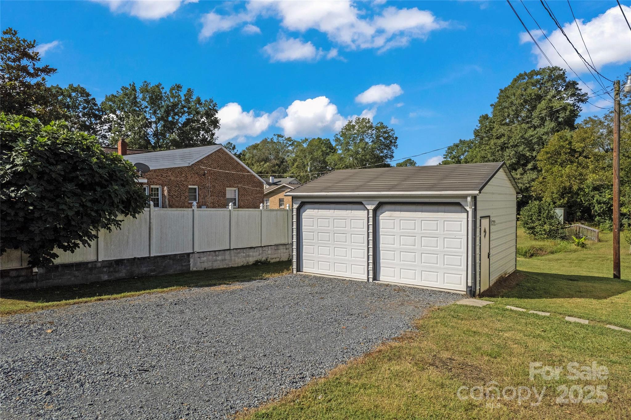 607 Ross Street Property Photo 3