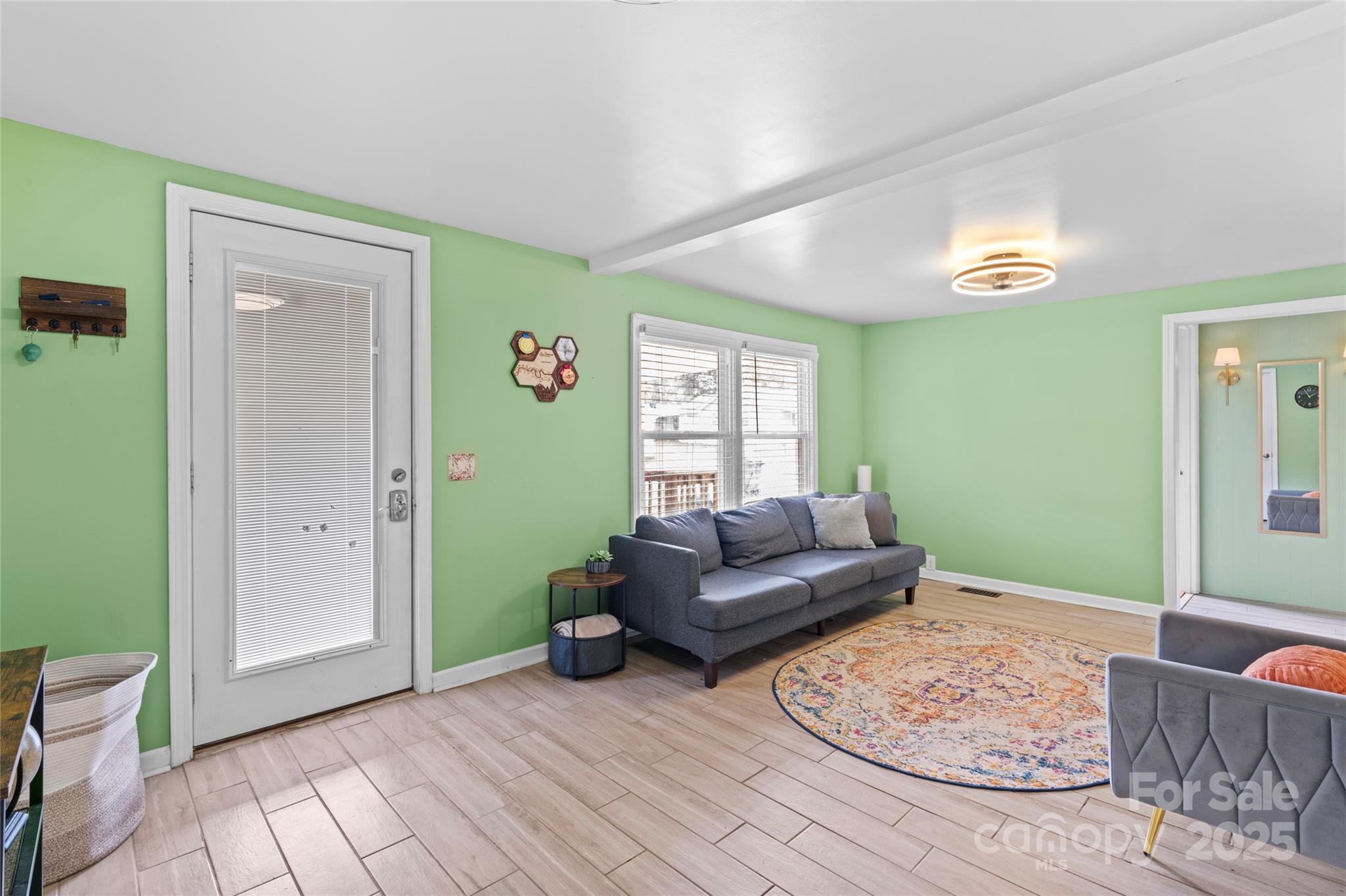 607 Ross Street Property Photo 4