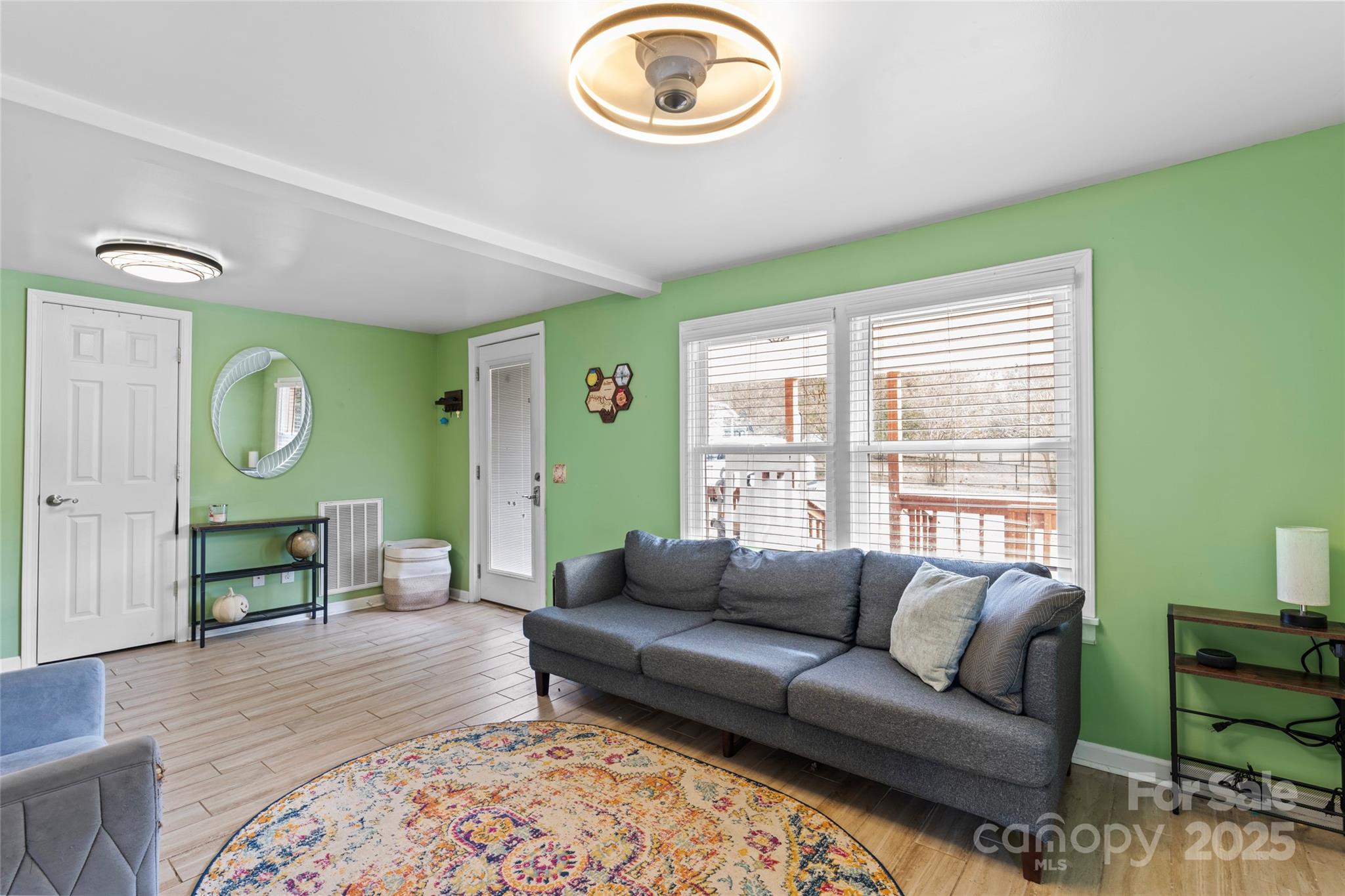 607 Ross Street Property Photo 5